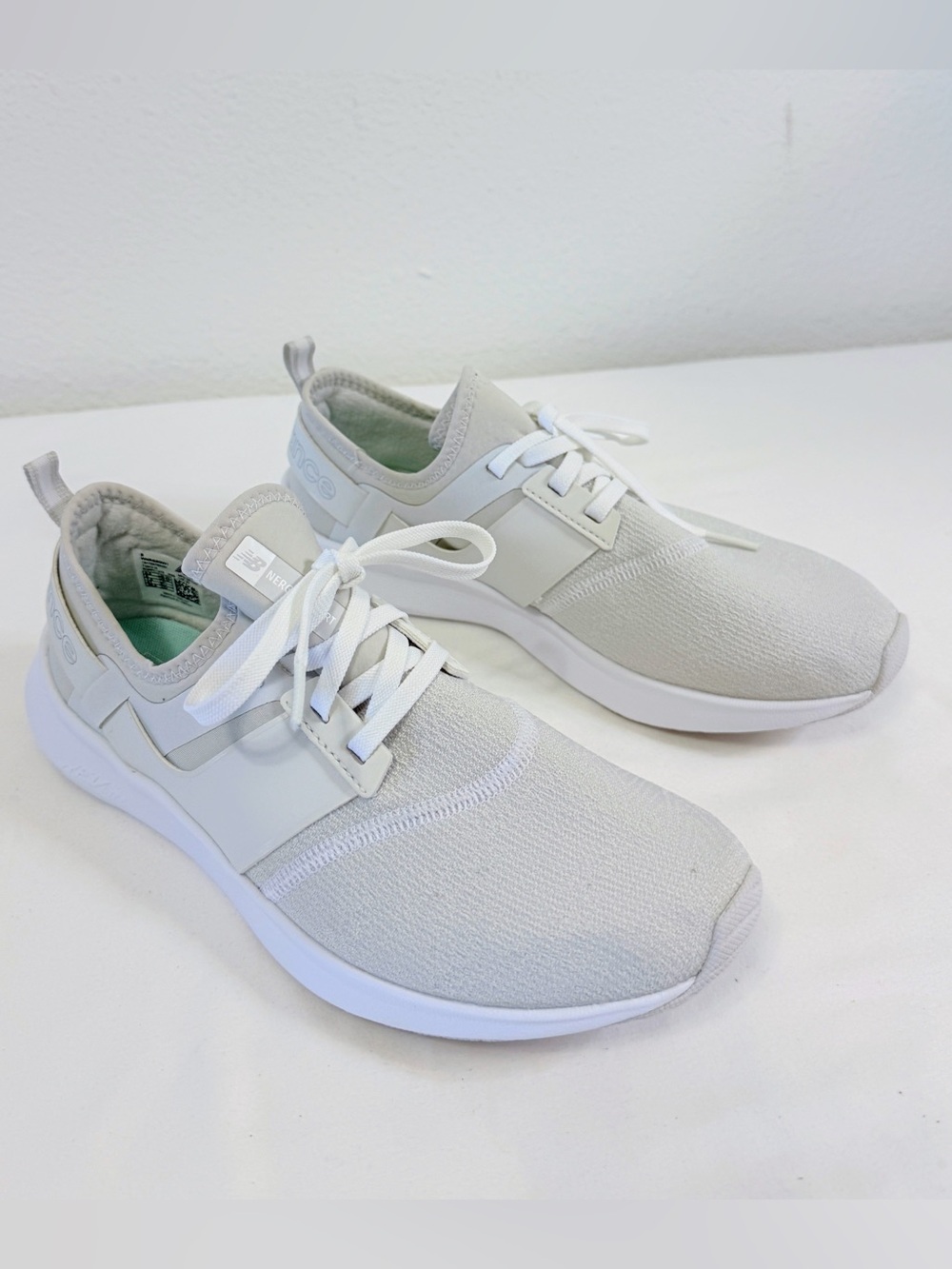 New Balance Nergize Sport White Knit REVlite Memory Sole Women’s US 9.5